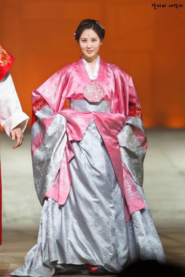 Mỹ nữ Hàn đọ sắc trong hanbok truyền thống 6