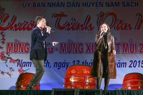 Tùng Dương, Khánh Linh hát hết mình dưới mưa lạnh 2