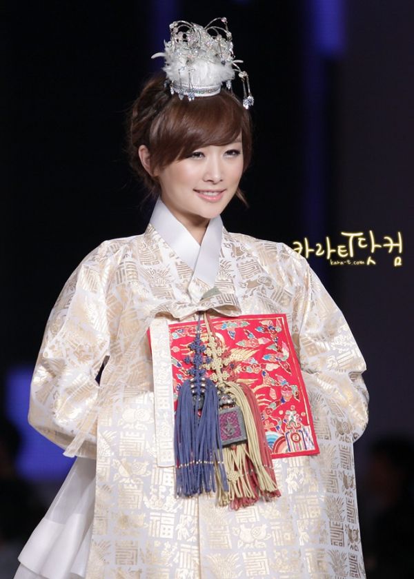 Mỹ nữ Hàn đọ sắc trong hanbok truyền thống 7