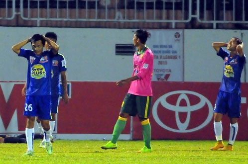 HAGL 2-2 Đồng Tháp: Công Phượng lập cú đúp 15