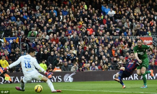 Messi có hat-trick, Barca lập kỷ lục thắng liên tiếp 11 trận 3