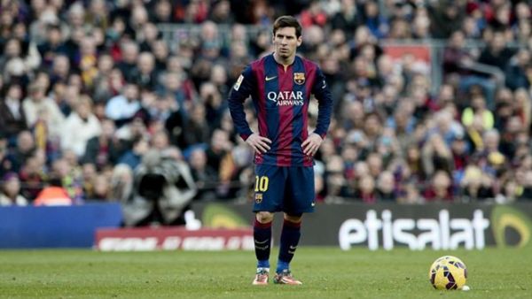 Messi áp sát CR7 trong cuộc đua giành Giày vàng 10