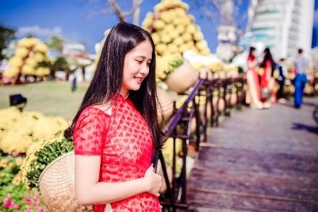 Bạn trẻ Đà Nẵng “khoe dáng” với hoa Xuân 12