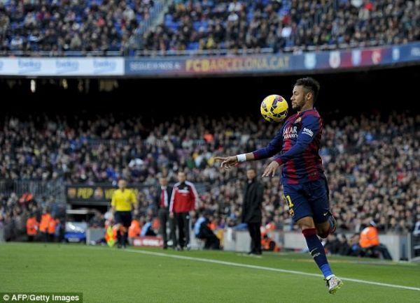 Messi có hat-trick, Barca lập kỷ lục thắng liên tiếp 11 trận 4