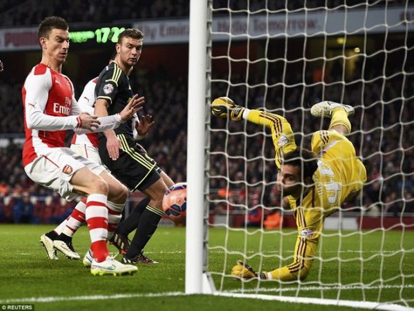 Ghi 2 bàn trong 2 phút, Giroud đưa Arsenal vào tứ kết FA Cup 9