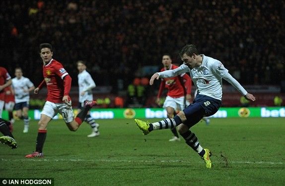 Rooney ghi bàn, M.U thắng ngược 3-1 để vào tứ kết cúp FA 10