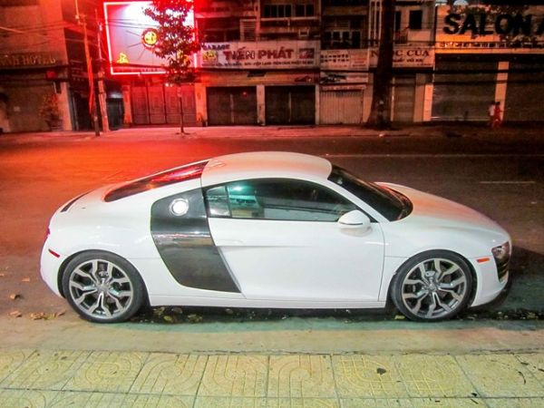 Siêu xe Audi R8 tái xuất ở Sài Gòn dịp Tết 2