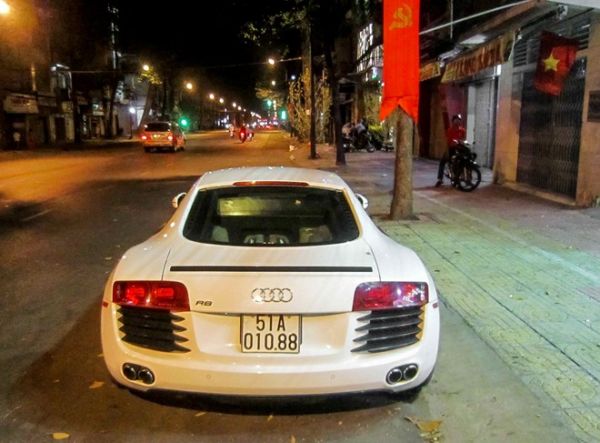 Siêu xe Audi R8 tái xuất ở Sài Gòn dịp Tết 3