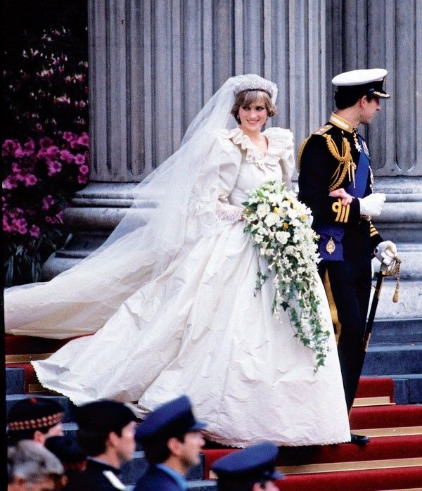 Công nương Diana: Từ mặc xấu nhất đến biểu tượng thời trang 9