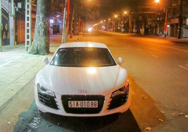 Siêu xe Audi R8 tái xuất ở Sài Gòn dịp Tết 4