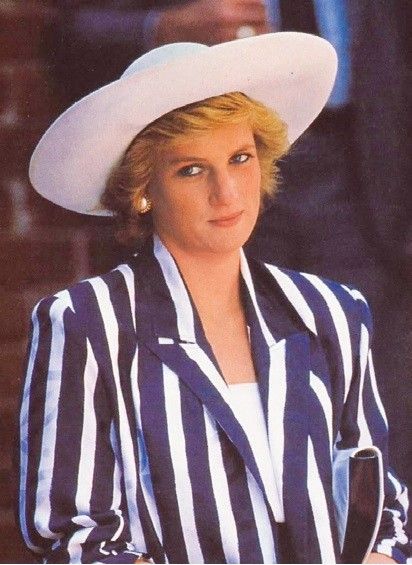 Công nương Diana: Từ mặc xấu nhất đến biểu tượng thời trang 8