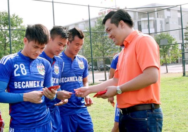 Công Vinh nhận lì xì may mắn trước ngày đá Cup C1 châu Á 2