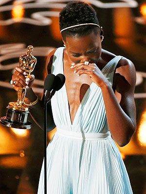 Những khoảnh khắc xúc động của “sao” khi nhận giải Oscar 11