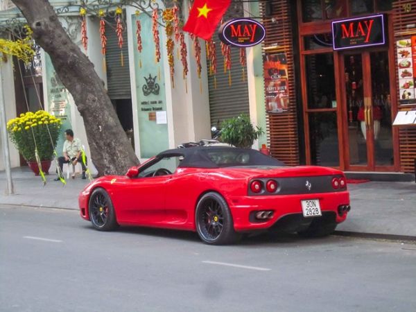 Siêu xe Ferrari F360 dạo phố Sài Gòn đầu năm 6