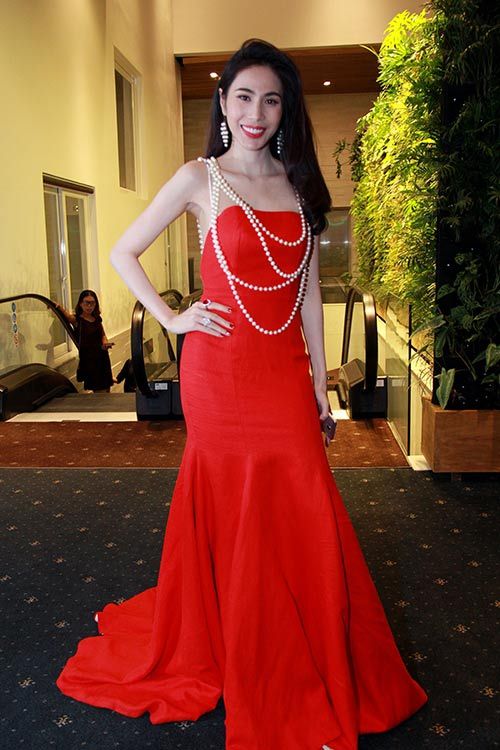 Đầu năm, sao Việt nô nức diện váy đỏ để lấy may 42