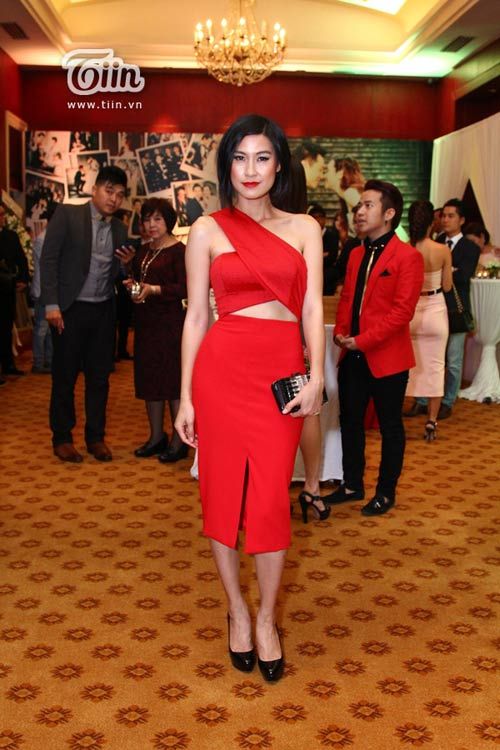 Đầu năm, sao Việt nô nức diện váy đỏ để lấy may 12