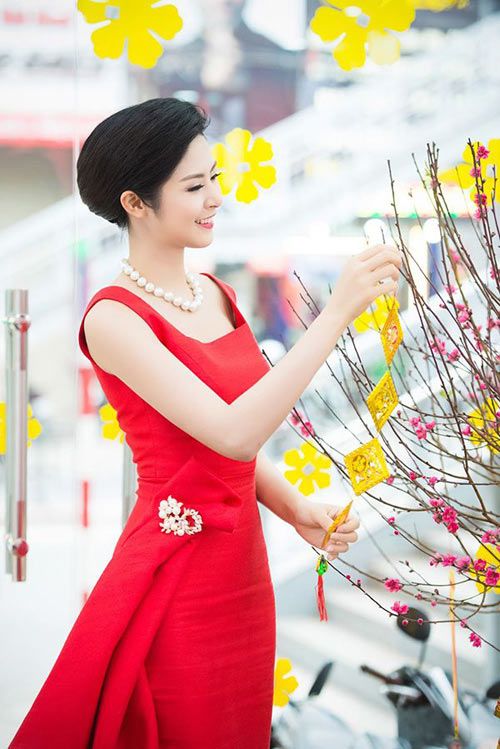 Đầu năm, sao Việt nô nức diện váy đỏ để lấy may 3