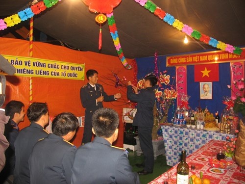 Thăm phòng đón xuân trên tàu Cảnh sát biển Việt Nam 2