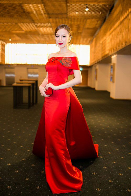 Đầu năm, sao Việt nô nức diện váy đỏ để lấy may 48