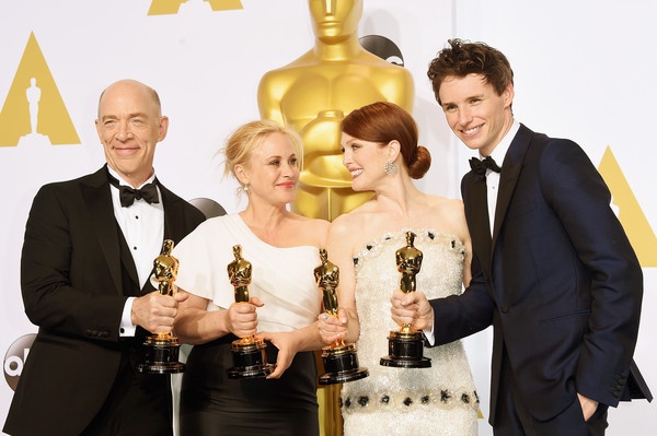 Dàn “sao” giành giải Oscar quây quần chụp hình 3