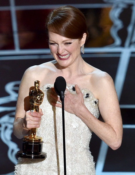 Dàn “sao” giành giải Oscar quây quần chụp hình 9