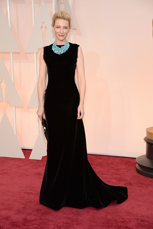 Lady Gaga hết quái, Jennifer Lopez khoe ngực trên thảm đỏ Oscars 30