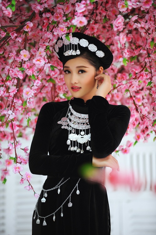 Top 10 sao Việt mặc đẹp du xuân trong dịp Tết 9