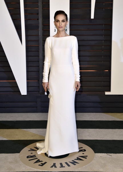 Mỹ nhân Hollywood khoe “vòng một” nảy nở trong tiệc hậu Oscar 8