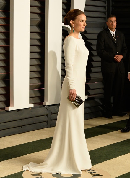 Mỹ nhân Hollywood khoe “vòng một” nảy nở trong tiệc hậu Oscar 10
