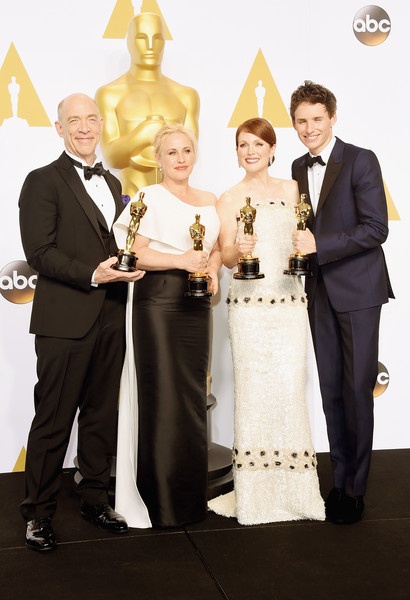 Dàn “sao” giành giải Oscar quây quần chụp hình 2