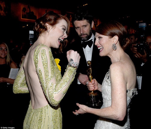 Những khoảnh khắc hài hước ấn tượng tại Oscar 2015 39