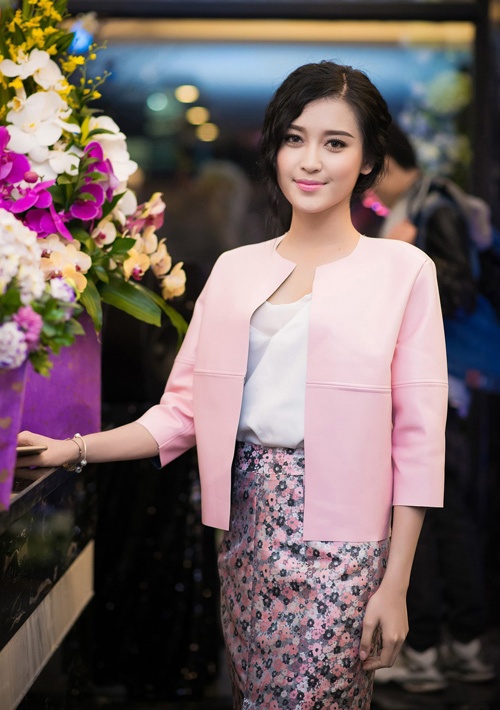 1001 kiểu trang phục “mua thêm tuổi” của mỹ nữ Việt 10