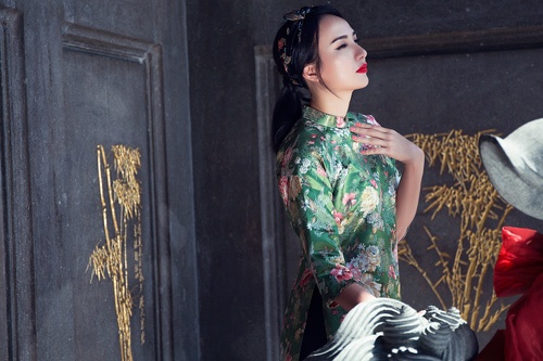 Hoa hậu Ngọc Diễm khoe vai thon với áo yếm cách tân 5