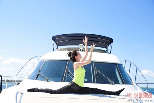 Lý Băng Băng khoe dáng thon với yoga trên du thuyền 18