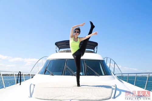 Lý Băng Băng khoe dáng thon với yoga trên du thuyền 21