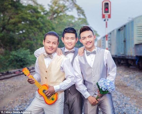 Đám cưới đồng tính tay ba đầu tiên trên thế giới 4