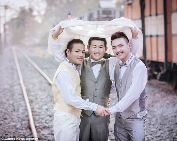 Đám cưới đồng tính tay ba đầu tiên trên thế giới 5