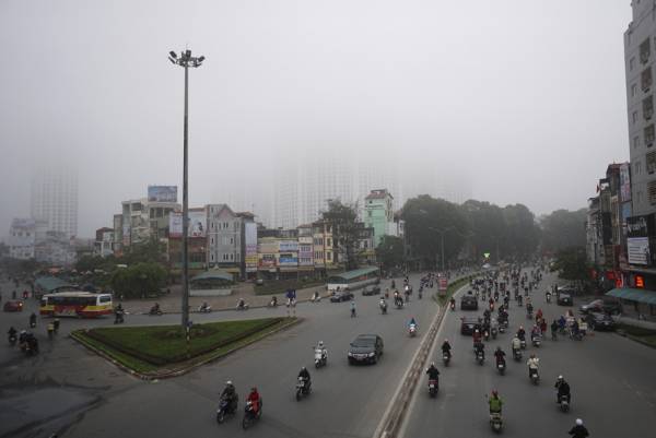 Sương mù dày đặc bao phủ Hà Nội 12