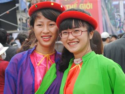 Thiếu nữ Kinh Bắc khoe sắc giữa Hội Lim 8