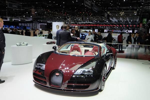 Chiếc Bugatti Veyron cuối cùng trình làng 3