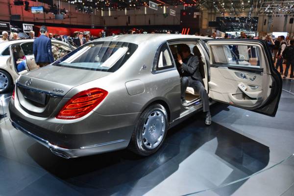 Mercedes trình làng xe đắt hơn Rolls-Royce 4
