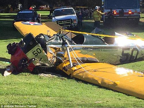 Nam tài tử Harrison Ford gặp tai nạn máy bay 12