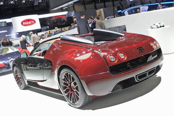 Bugatti Veyron đầu tiên và cuối cùng xuất hiện tại Geneva 3