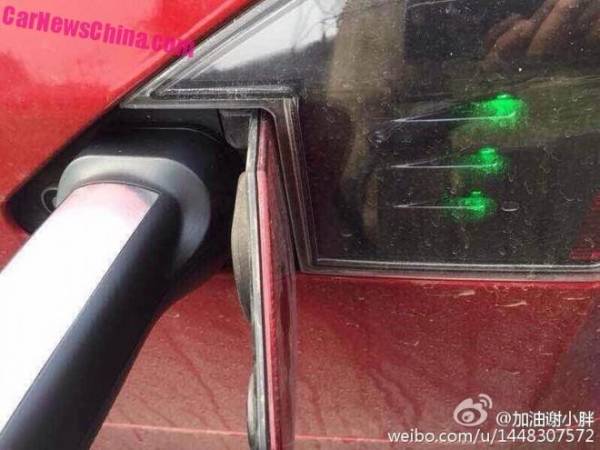 Cách sạc xe sang Tesla Model S chỉ có ở Trung Quốc 5