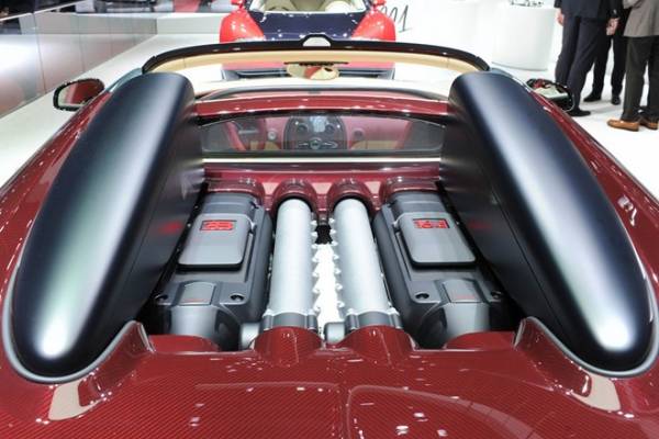 Bugatti Veyron đầu tiên và cuối cùng xuất hiện tại Geneva 5