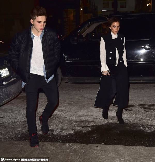 Brooklyn Beckham buồn bã bên gia đình 5