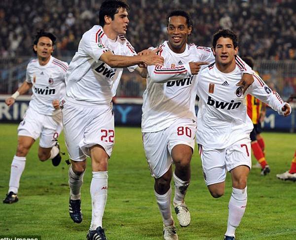 Đội hình Champions League trong mơ của Ronaldinho 8