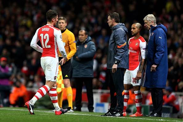 Bị chỉ trích, Walcott có hành vi khiếm nhã với fan Arsenal 3