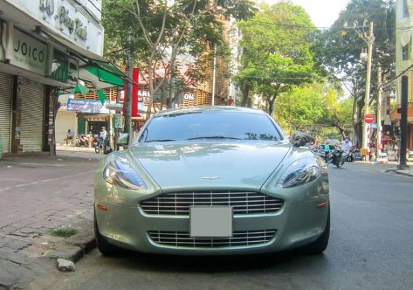 Siêu xe Aston Martin Rapide tái xuất trên đường Sài Gòn 2