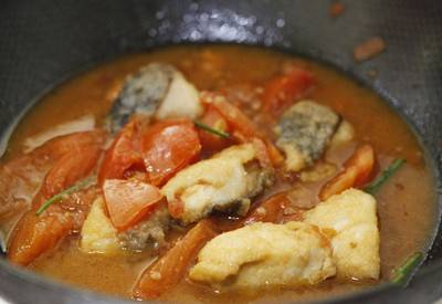 Cách nấu canh cá cà chua thơm ngon thanh mát 9